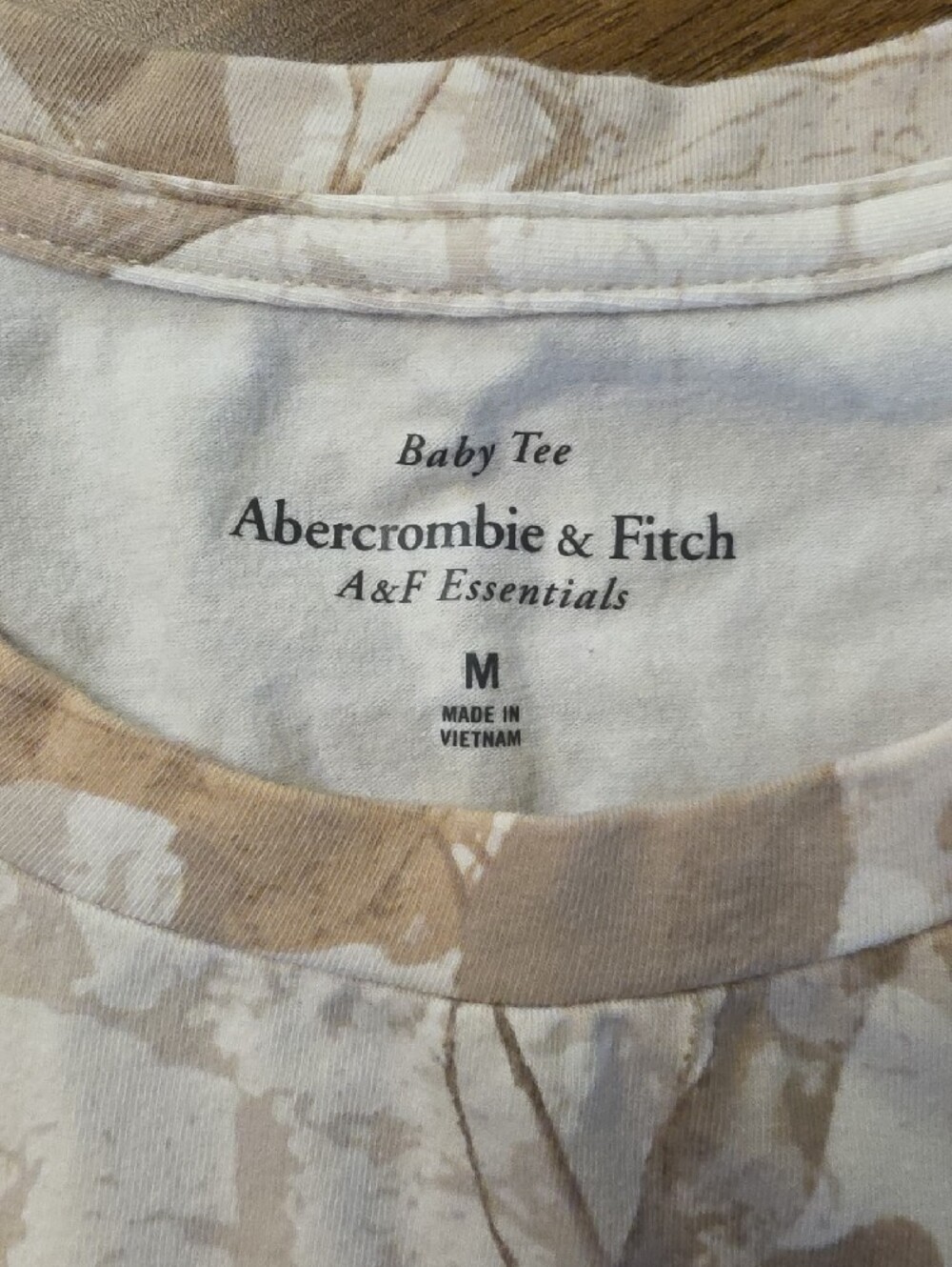 Abercrombie & Fitch Neutral Camo, Essential Tuckable Baby Tee, Size Med. - Picture 5 of 5